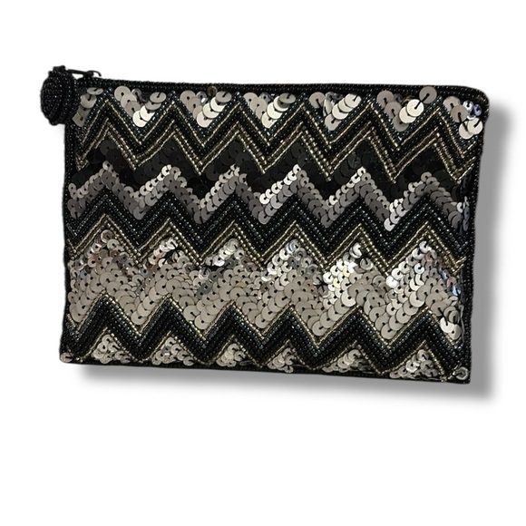 Sequin Chevron Small Clutch Beaded Black & Silver - Picture 1 of 5